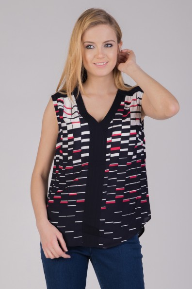 czarna-bluzka-z-dekoltem-w-serek-quiosque-6be